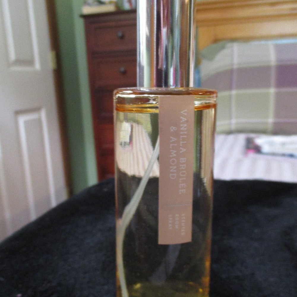 Kirkland's Scented Room Spray Vanilla Brulee & Almond 3.4 fl oz NEW